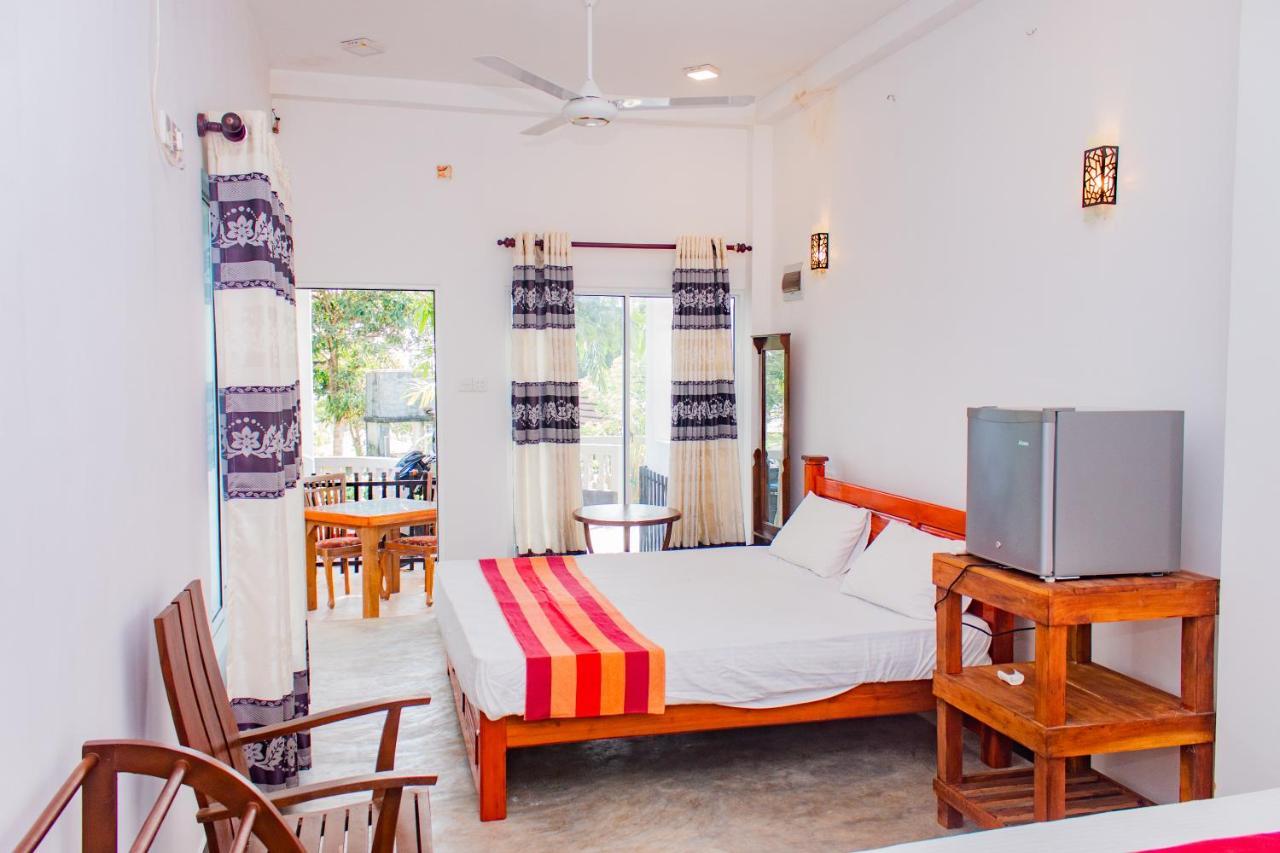 Murphy Cave Hotel Mirissa Buitenkant foto